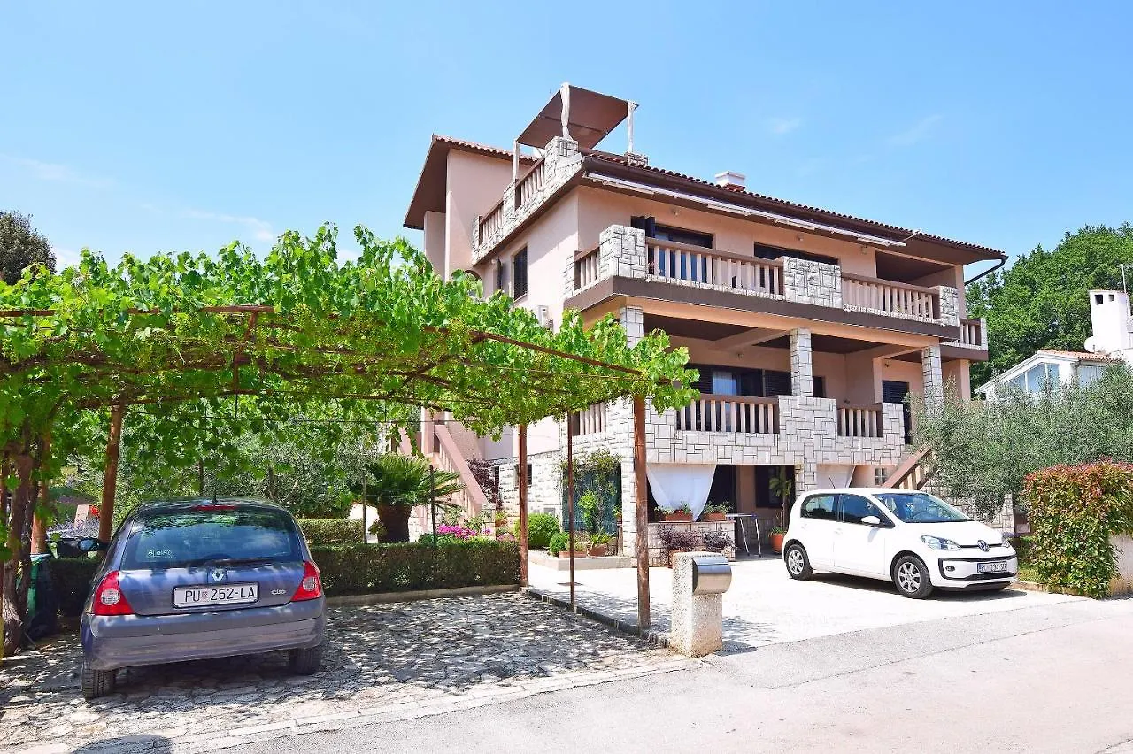 Apartment Leona Pula Hırvatistan